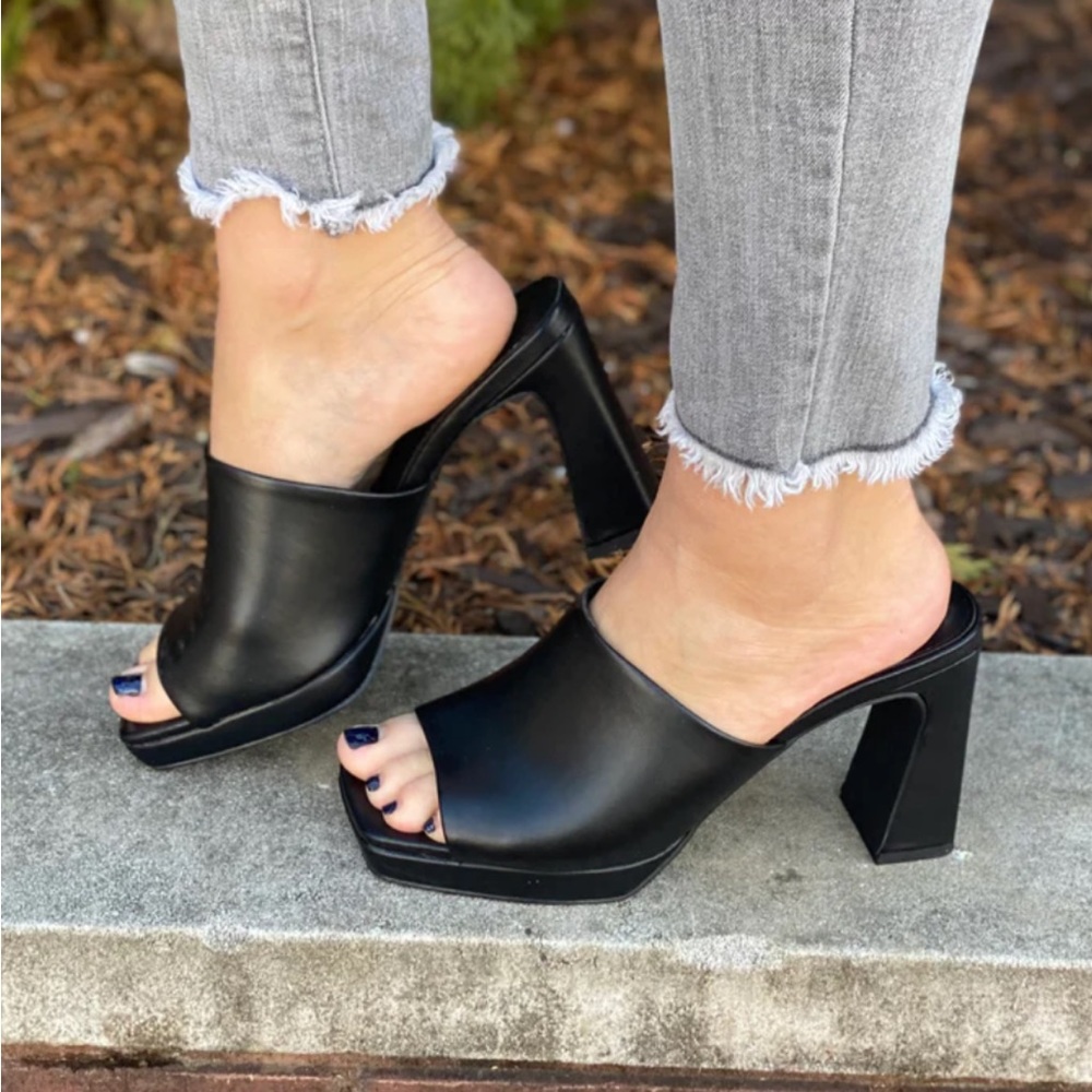 Steve Madden Dedicate Women’s Leather Heels